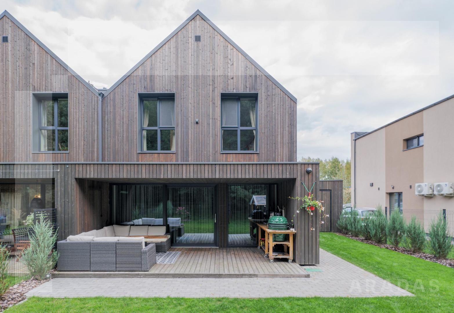 Modernus kotedžas prie miško